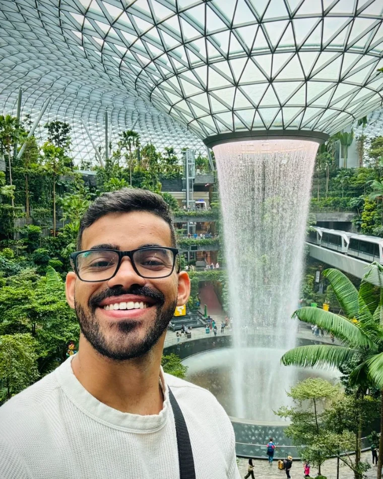 Daniel George, engenheiro civil, artista 3D e sócio-fundador da Escola Santorini